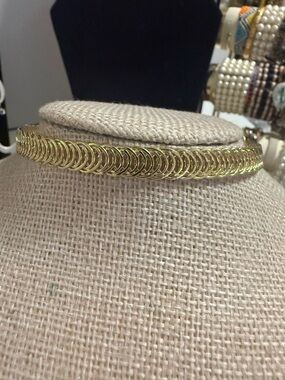 Gold Tone Spiral Link Choker Necklace